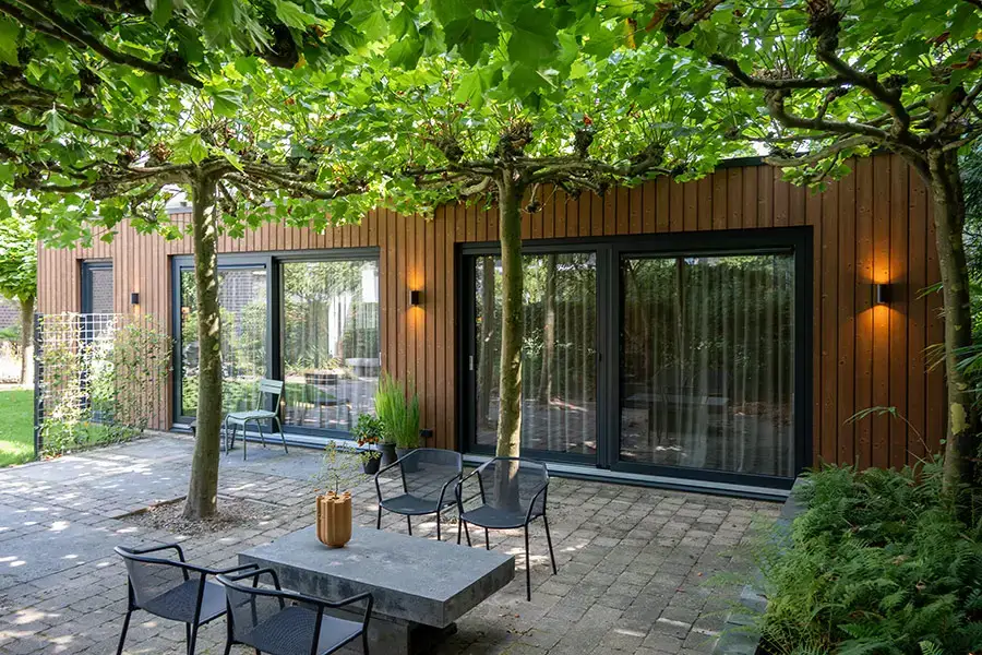 Prefab woning en buiten omgeving